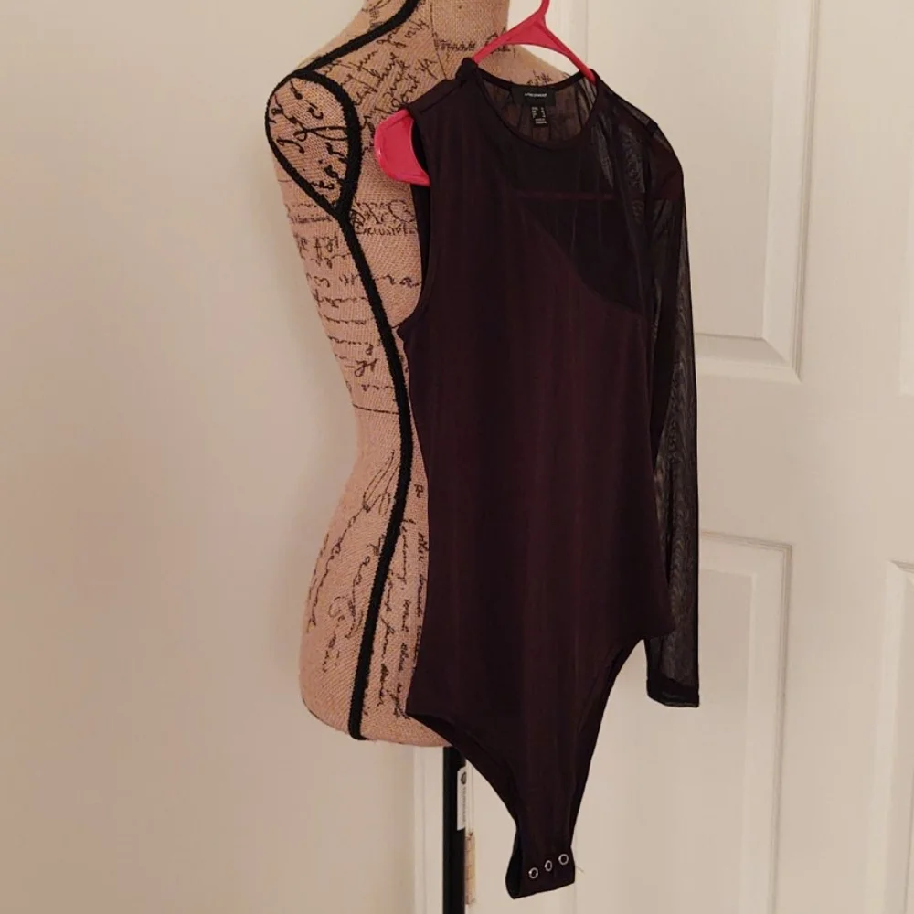 EUC 💢 | Atmosphere Solid One Shoulder Bodysuit - Picture 3 of 7